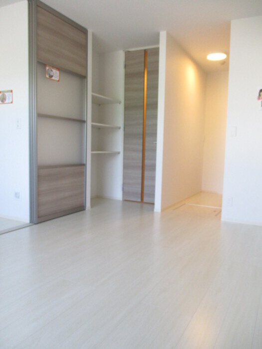 オッツ梅満の居間・リビング|こちらのリビングで趣味の時間をお楽しみください