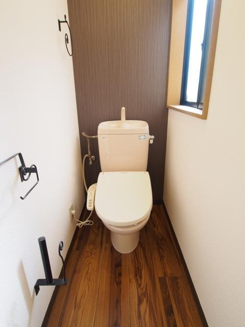 松園町戸建てのトイレ