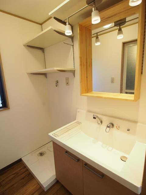 松園町戸建ての洗面所