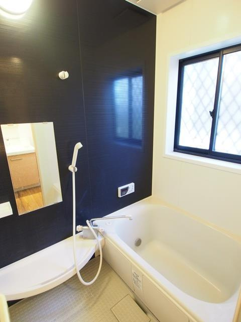 松園町戸建ての浴室