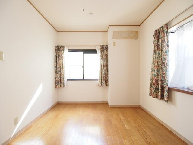 松園町戸建ての居間・リビング