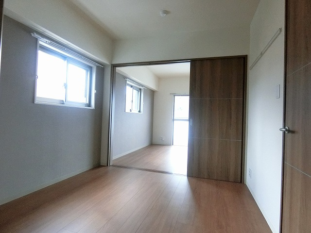 グランシャリオ諏訪野の洋室|同タイプ参考※現況優先
