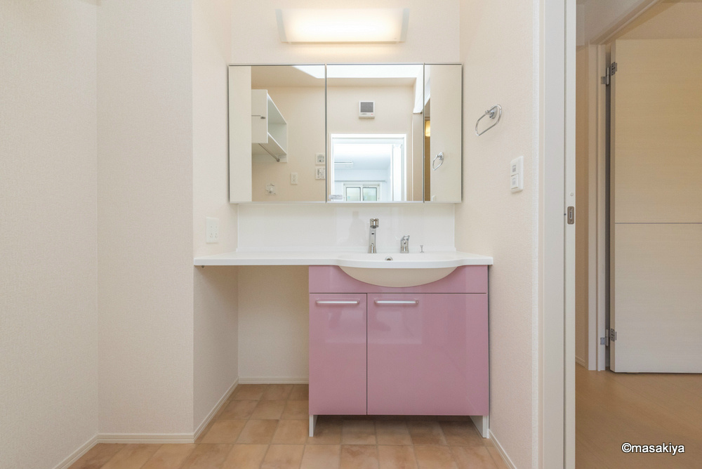 サンハイムの洗面所|洗面・脱衣　シャンプードレッサー付き。