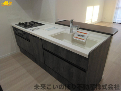 【キッチン】 | セザール大宮日進 | 対面キッチンならつくりたてのお料理をすぐに食卓へ♪配膳しながら調理ができるので調理スペースを広く使用でき、作業効率も上がります♪