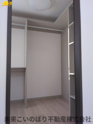 【収納】 | セザール大宮日進 | たくさん収納可能なウォークインクローゼットがあるので、収納家具を置かずにお部屋がスッキリ！