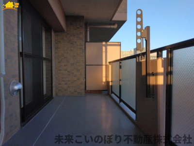 【バルコニー】 | セザール大宮日進 | 南東向きのバルコニーは日当たり風当たりがとてもいいです。
洗濯物も良く乾きますね。
