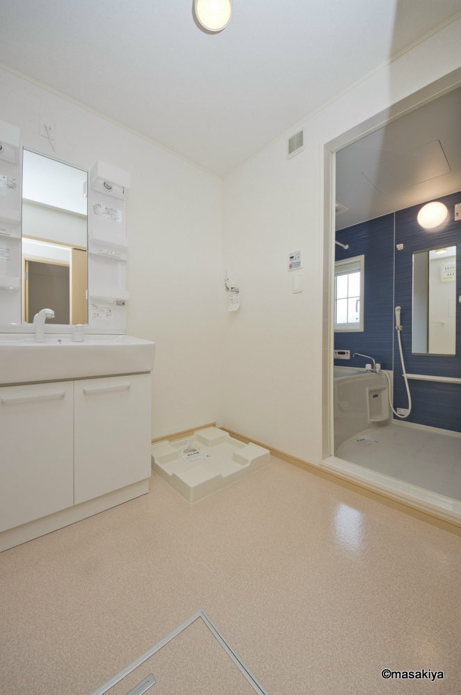 Sarai和の居間・リビング|洗面・脱衣　シャンプードレッサー付き。