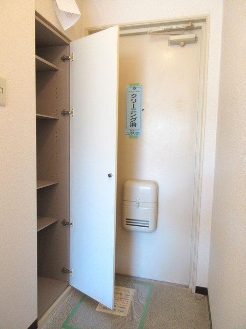 ヴィラウィステリアの玄関|★トールタイプのシューズＢＯＸ★