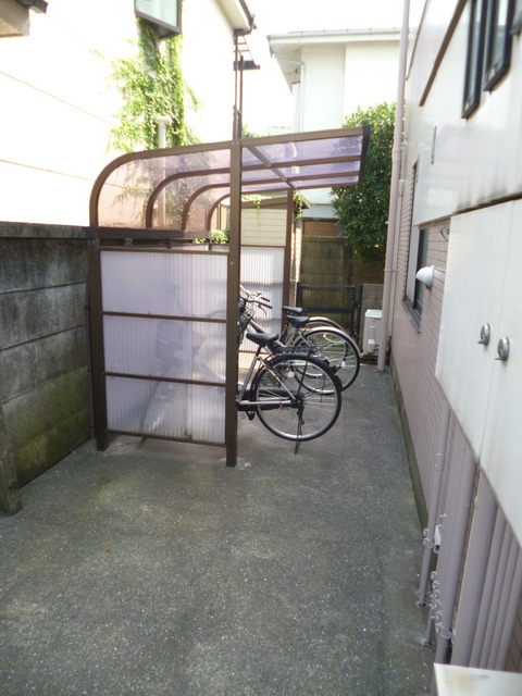 ヴィラウィステリアのその他共用部分|★屋根付き駐輪場は原付も相談可能です★