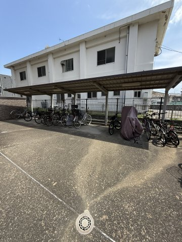 エントピア21の駐車場