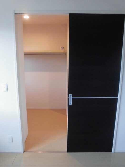 サントビーレジデンス Ⅲの収納|ウォークスルークローゼット