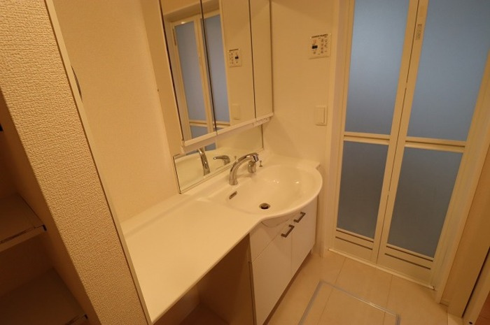 ウィット八柱の独立洗面台|洗髪洗面化粧台