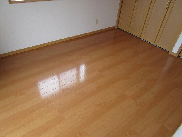 宇都宮市東木代町　４ＬＤＫ　中古住宅の洋室