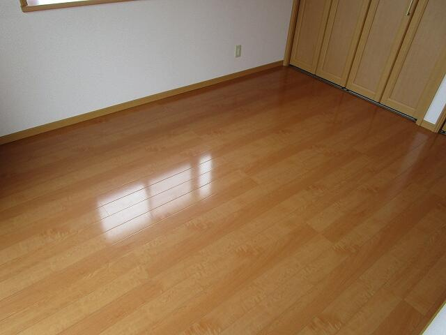 宇都宮市東木代町　４ＬＤＫ　中古住宅の洋室