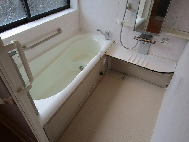 宇都宮市東木代町　４ＬＤＫ　中古住宅の浴室
