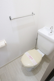 清潔感のあるトイレです
