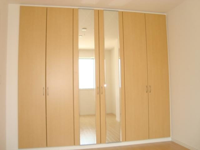 ＳＵＮ　ＨＥＩＭＥ　Ｍ＆Ｈ　Ⅱの収納|鏡付きクローゼット