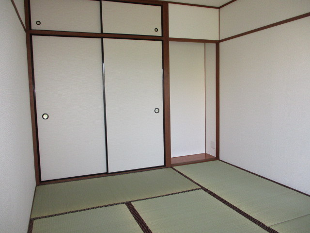 清川五番館の居間・リビング