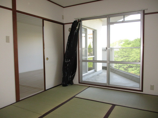 清川五番館の居間・リビング