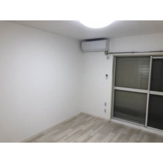 岐阜市長良福江町１丁目のアパートの居間・リビング