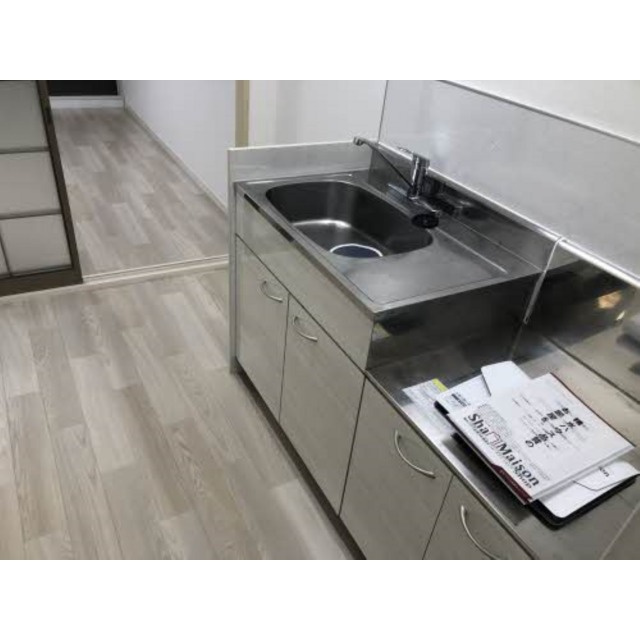 岐阜市長良福江町１丁目のアパートのキッチン