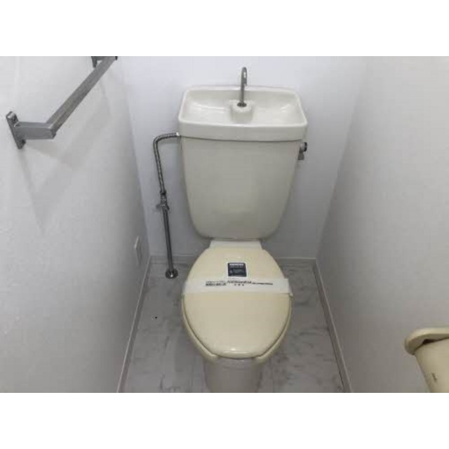 岐阜市長良福江町１丁目のアパートのトイレ