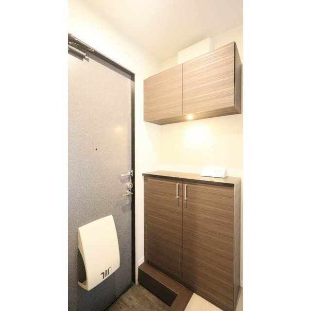 各務原市鵜沼南町３丁目のアパートの玄関