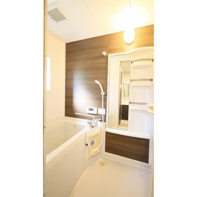 各務原市鵜沼南町３丁目のアパートの浴室