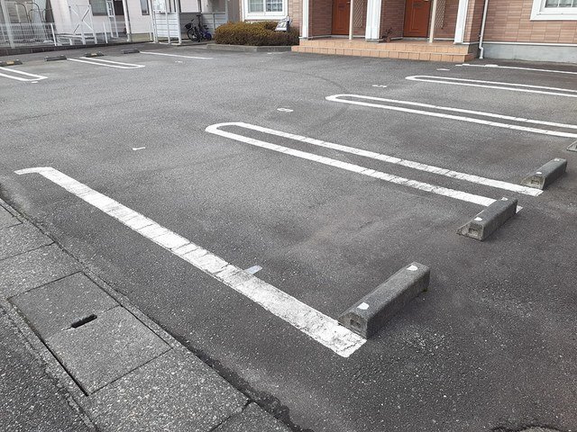 メゾン・ド・カンパニュの駐車場|駐車場に車を止められます