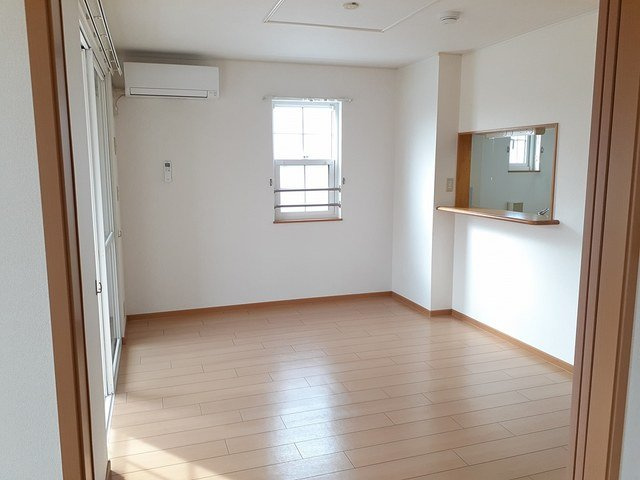 メゾン・ド・カンパニュの居間・リビング|ゆったり過ごせる居間です