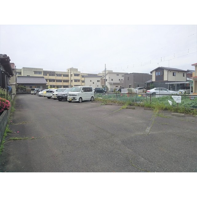 各務原市那加前洞新町１丁目の駐車場の外観