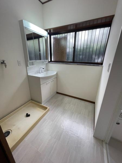 【独立洗面台】 | 刈谷町１丁目中古　建物44坪　牛久駅14分　 | 3面鏡付き洗面台新品交換