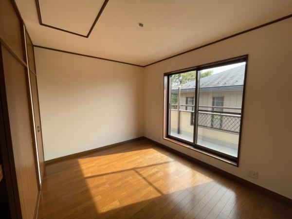 【洋室】 | 刈谷町１丁目中古　建物44坪　牛久駅14分　 | 2階洋室6帖　屋根裏部屋への入口があります