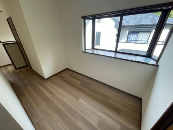 【内装】 | 刈谷町１丁目中古　建物44坪　牛久駅14分　 | 2階廊下　スペースがあるので、デスクスペースや収納スペースなどに