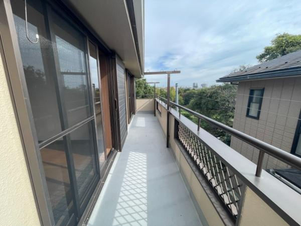 【バルコニー】 | 刈谷町１丁目中古　建物44坪　牛久駅14分　 | ワイドバルコニーなので洗濯物干しも楽々