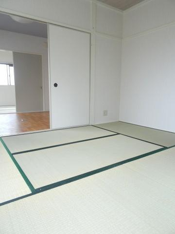 東江ハイツの和室|★二面採光で明るい★