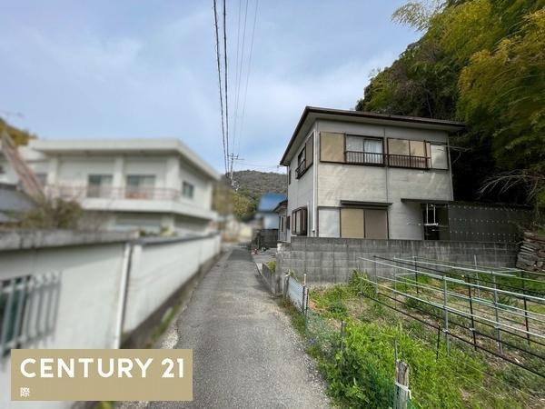 海南市日方　中古戸建の前面道路含む現地写真