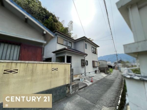 海南市日方　中古戸建の前面道路含む現地写真