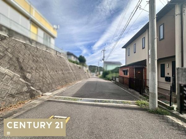 和歌山市加太　中古戸建の前面道路含む現地写真