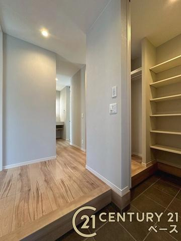 大和郡山市九条町　一戸建の内装|■現地撮影写真■こちらは玄関から見た廊下部分です！