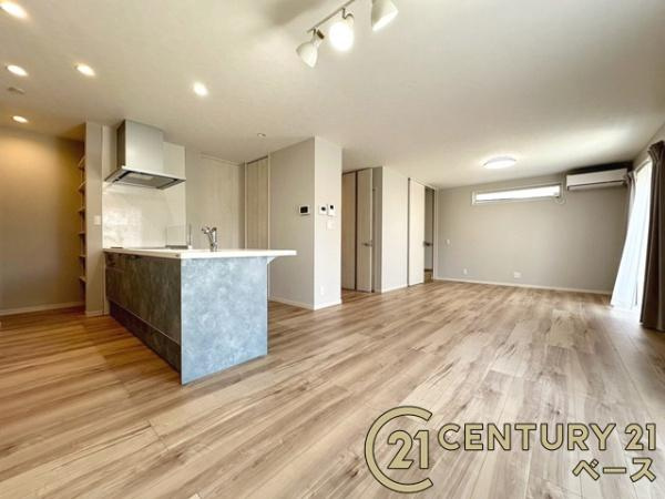 大和郡山市九条町　一戸建の居間・リビング|■現地撮影写真■暖かみある居心地の良い空間が広がります！