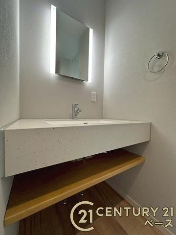 大和郡山市九条町　一戸建の独立洗面台|■現地撮影写真■おしゃれな洗面化粧台です！