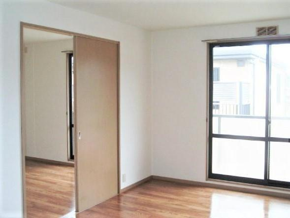 ジョカーレ千葉の居間・リビング|洋室