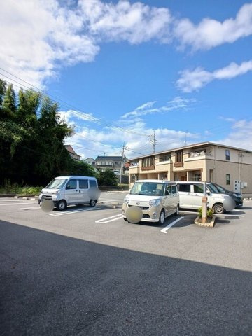 メゾン　ラルジュ　Ⅱの駐車場