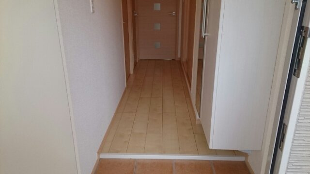 リヴェール栄谷の玄関