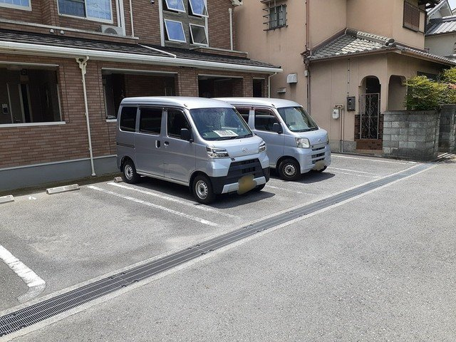 ディア・コートの駐車場