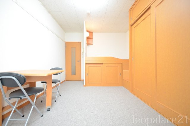 レオパレスレオリバーサイド２１の居間・リビング