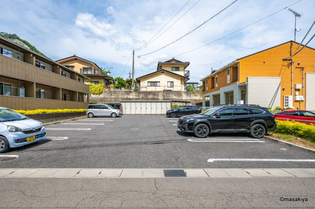 ガーデンハウス朝日山　Fの駐車場