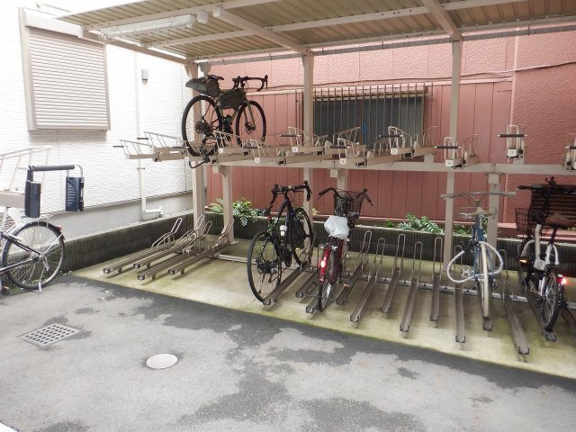 LIVCITY日暮里の駐輪場
