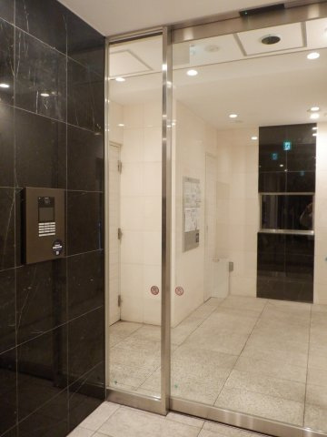 LIVCITY日暮里のエントランス